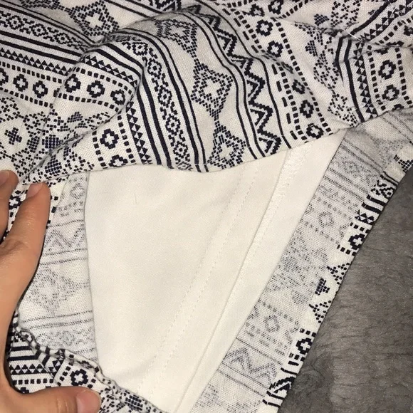 Romper from ‘FASHION ON EARTH’ size small, has a blue white pattern - Picture 6 of 9